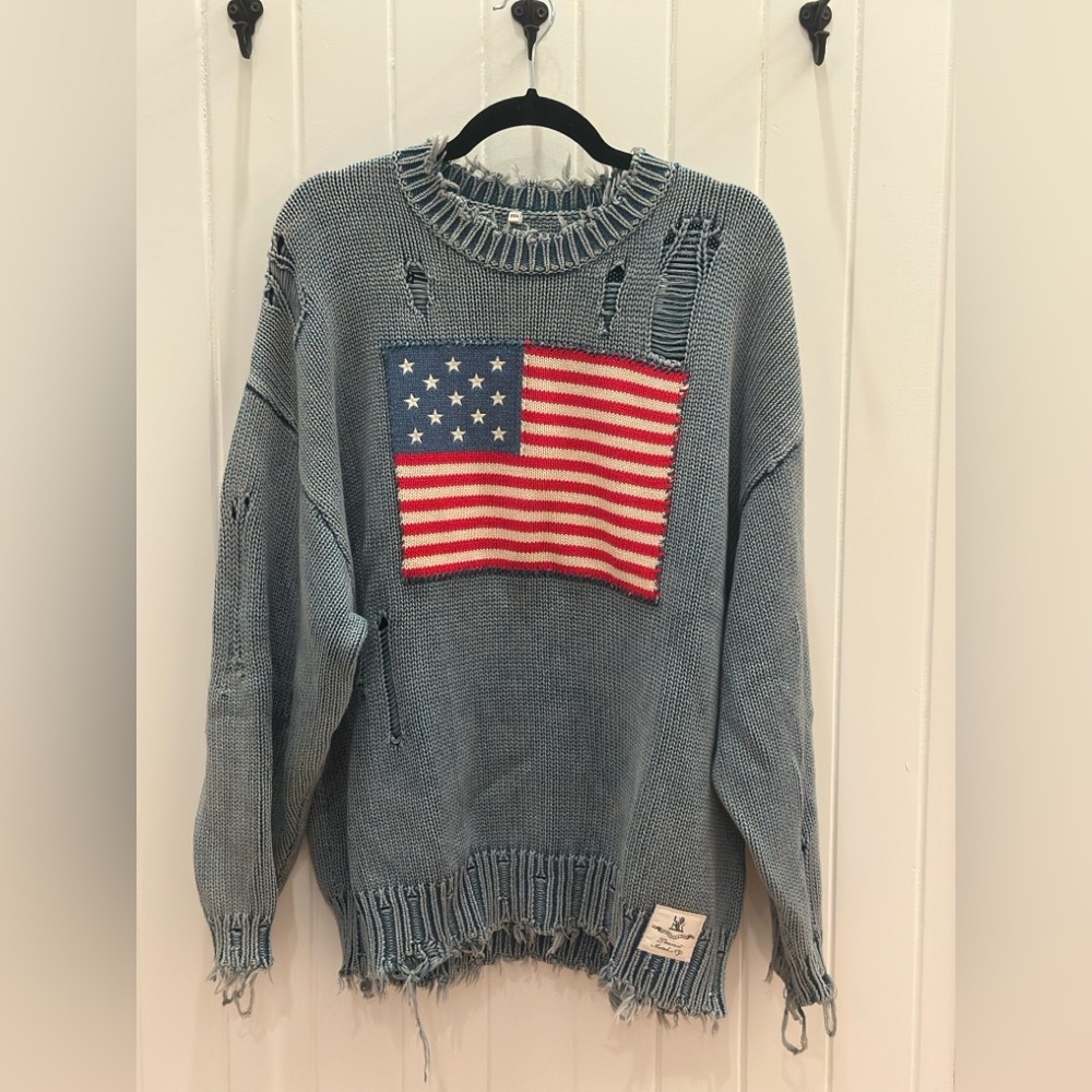 Denimist
Oversized Cropped American Flag Sweater